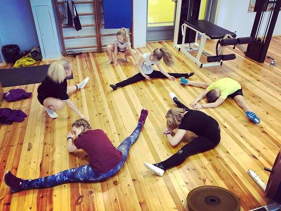 Noored lihaseid venitamas